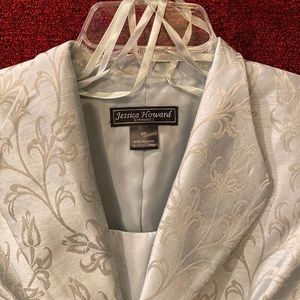 Jessica Howard evenings 8 Petite two pieces. Color light mint green